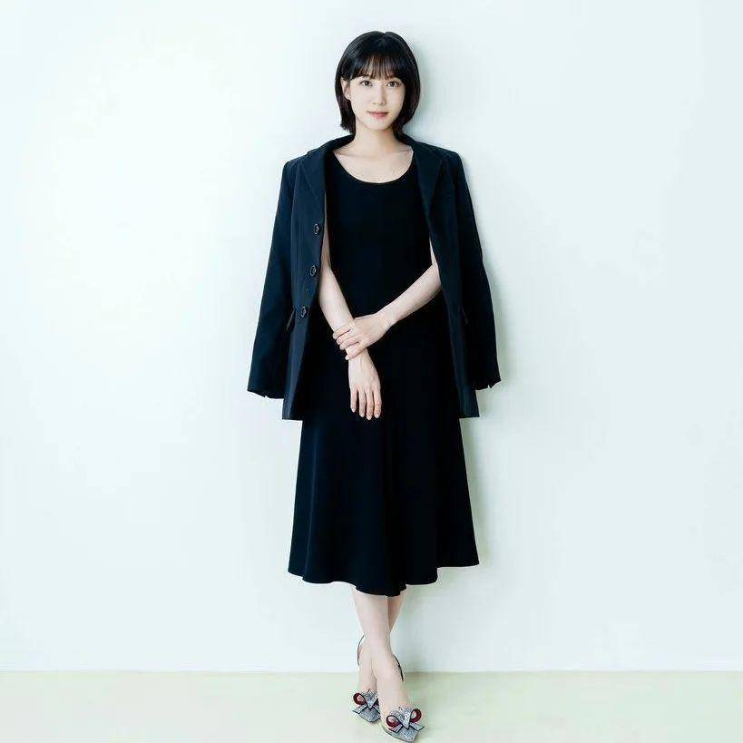 OOTD midi dress sleeveless dan blazer ala Park Eun-Bin (instagram.com/eunbining0904)