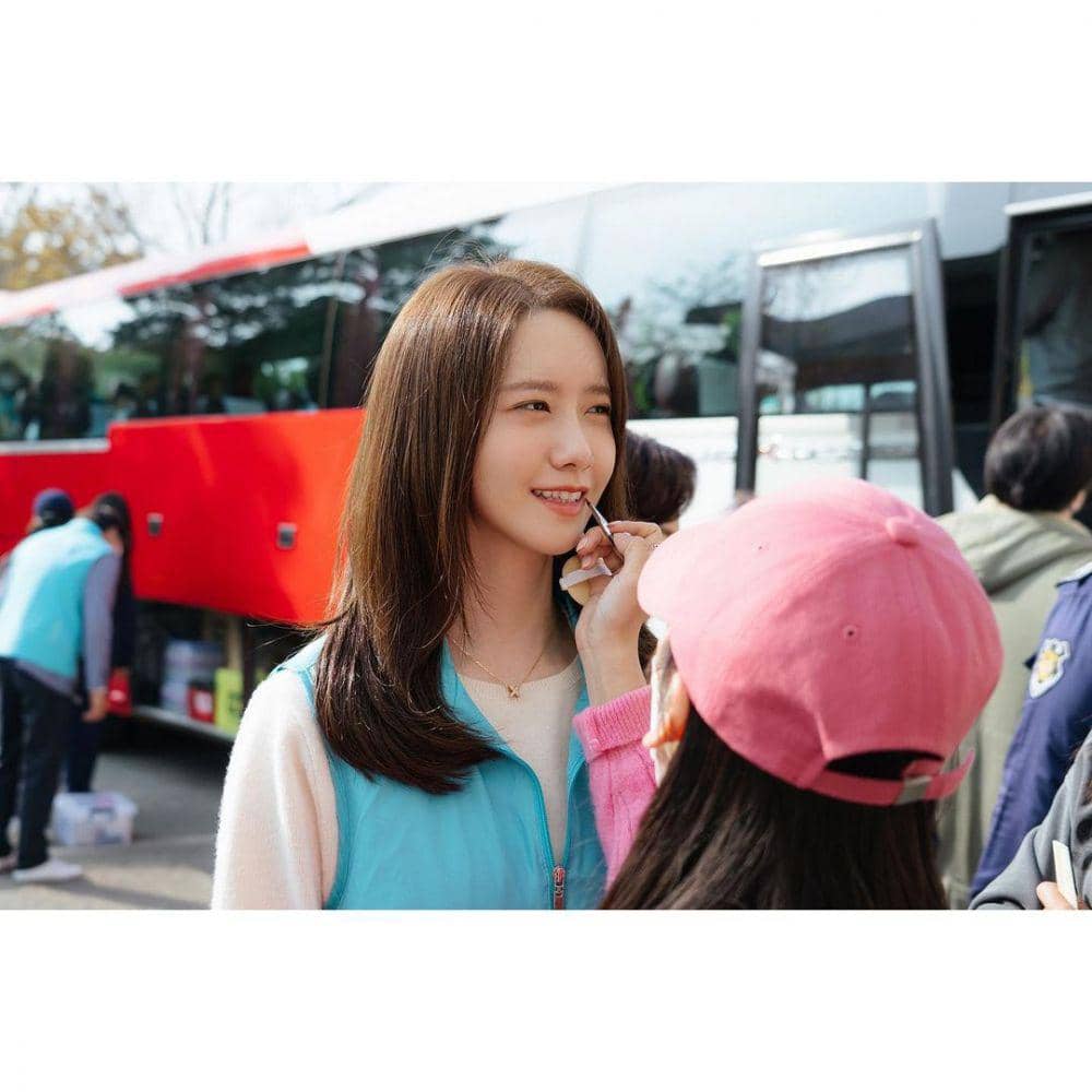 Yoona di balik layar drama Big Mouth (instagram.com/limyoona__official)