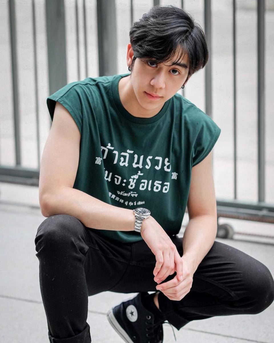 inspirasi outfit ala Louis Thanawin (instagram.com/louis_thanawin)