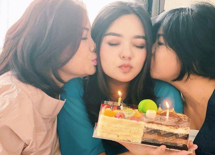 Gita dan mama (instagram.com/gitasinaga)
