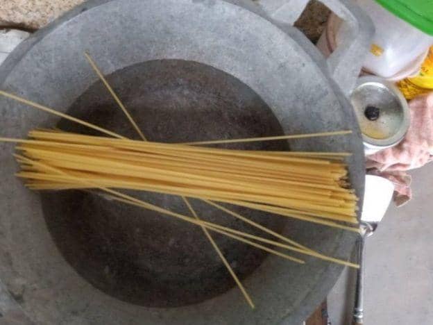 kelakuan kocak bapak-bapak saat masak (instgram.com/humoronlen)