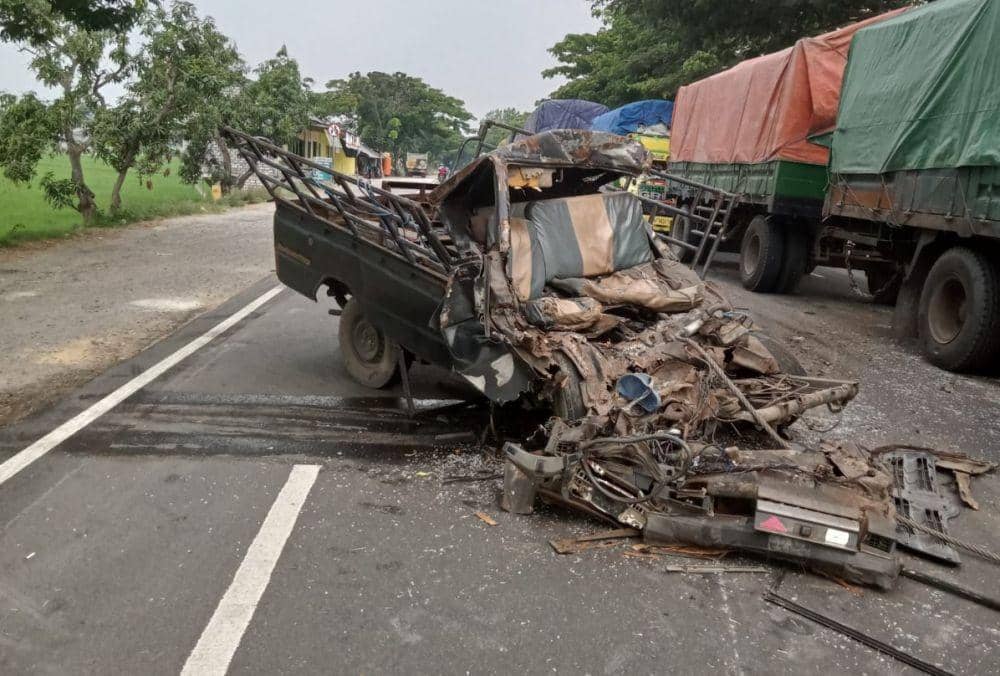 Pikap Tabrak Truk Tronton di Tuban, Satu Meninggal