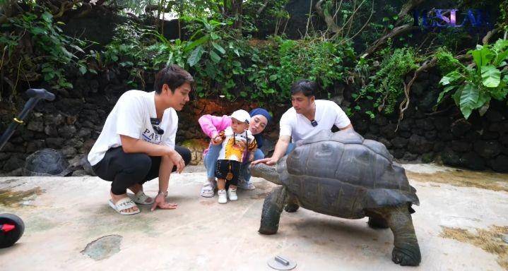 potret baby Leslar main ke rumah Irfan Hakim (youtube.com/Leslar Entertainment)