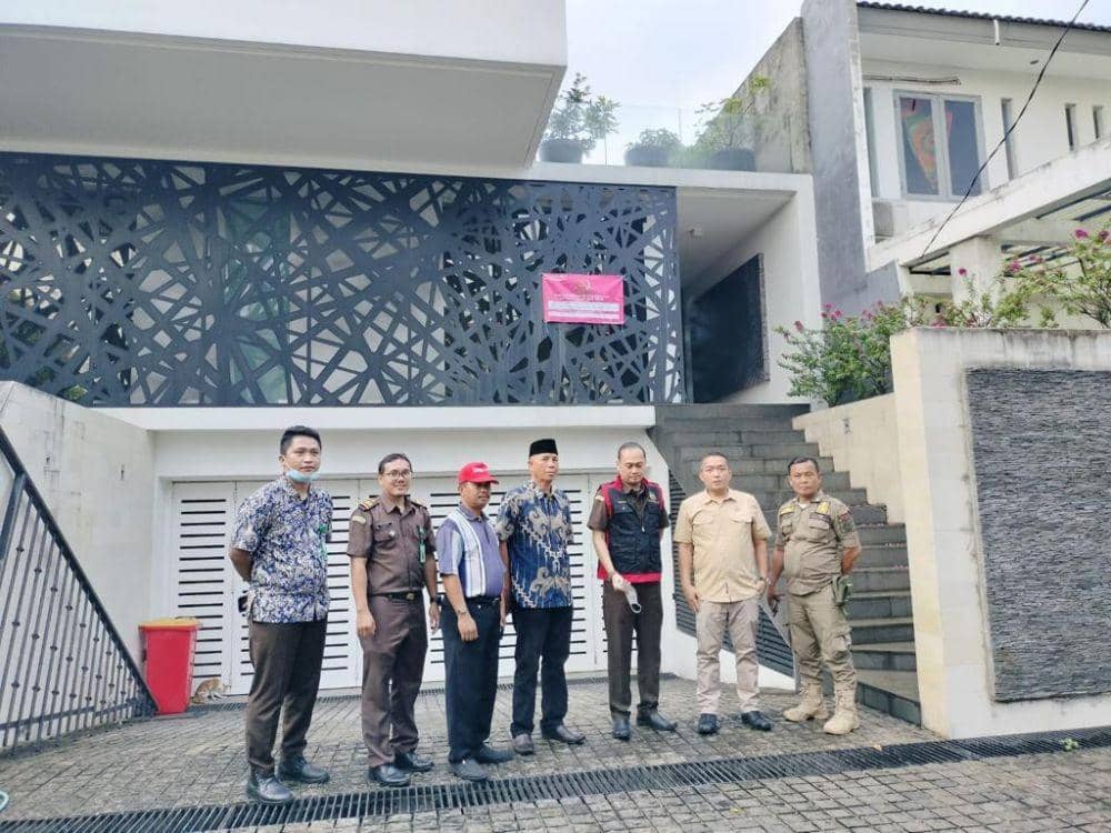 2 Rumah Mewah Milik Istri Tersangka Kredit Macet Bank Banten Disita