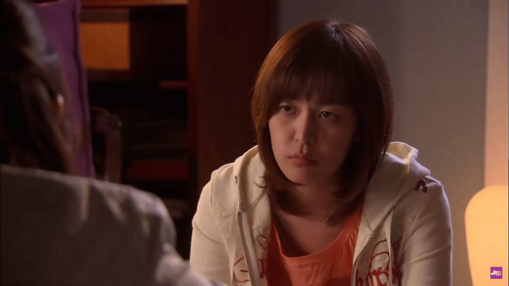 Lee Ha Na di drama Alone in Love (youtube.com/빽드 - 스브스 옛날 드라마)