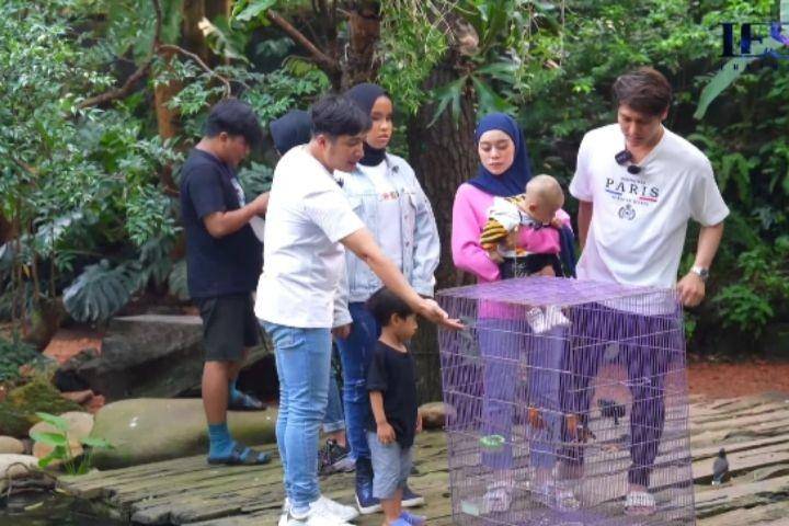 potret baby Leslar main ke rumah Irfan Hakim (youtube.com/Leslar Entertainment)