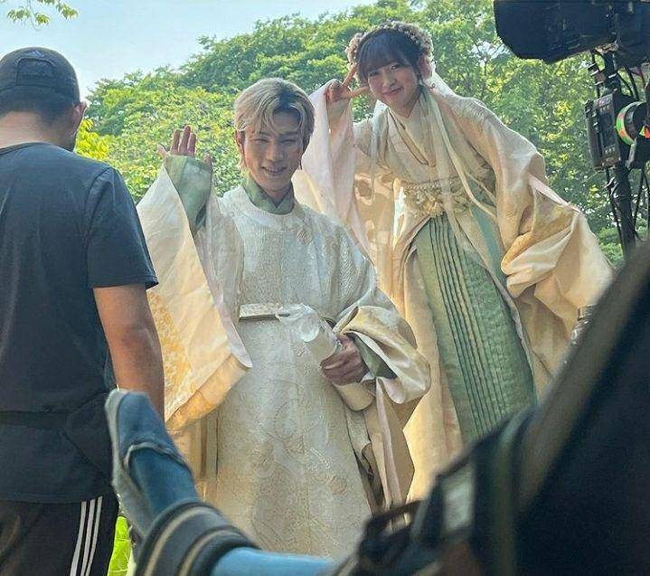 Yoo In Soo dan Arin di balik layar Alchemy of Souls (instagram.com/k.a_innsoo)