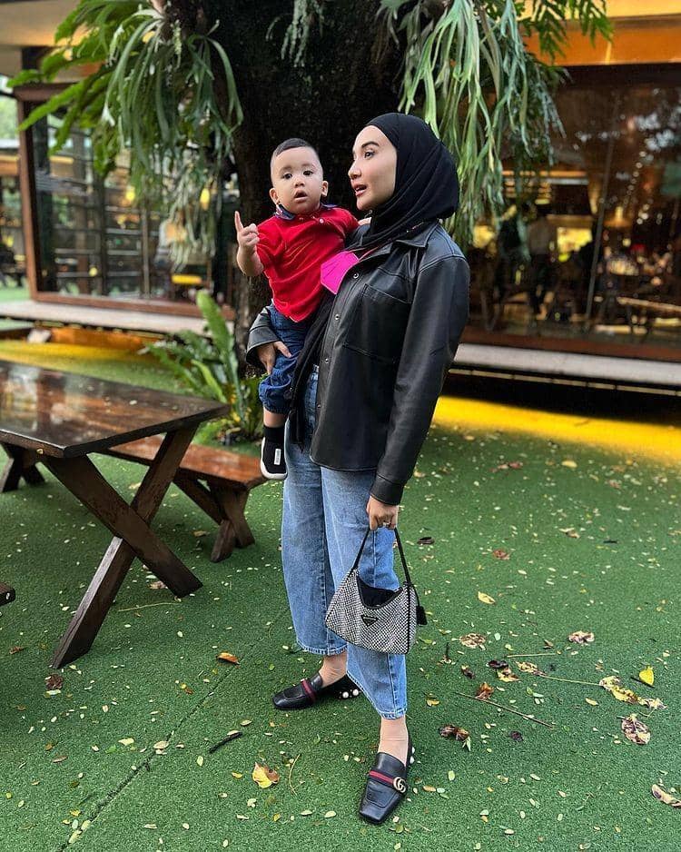 Outfit kasual ala Zaskia Sungkar (instagram.com/zaskiasungkar15)