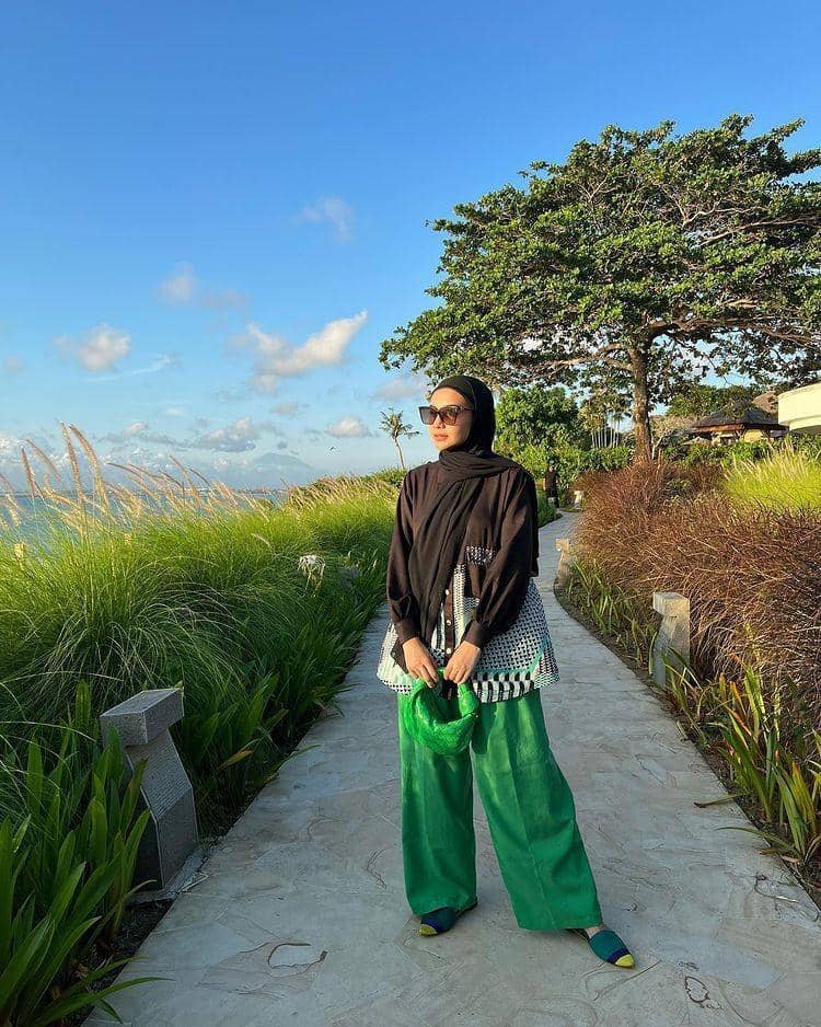 Outfit kasual ala Zaskia Sungkar (instagram.com/zaskiasungkar15)