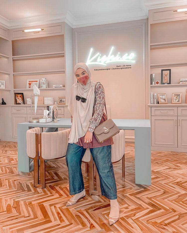 Outfit kasual ala Zaskia Sungkar (instagram.com/zaskiasungkar15)