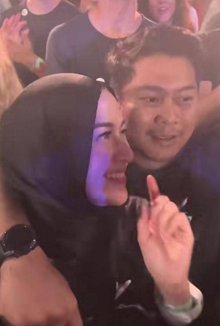 Nina Zatulini dan suami saat nonton konser (instagram.com/ninazatulini22)