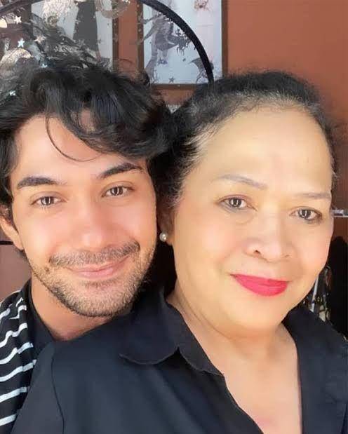 orangtua artis yang single mom (instagram.com/officialpillarez)