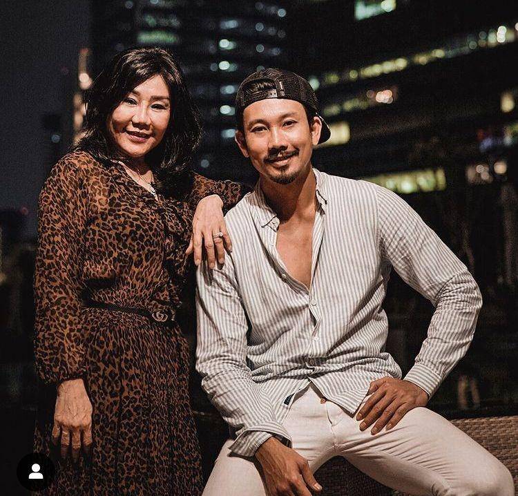 orangtua artis yang single mom (instagram.com/sumargodenny)