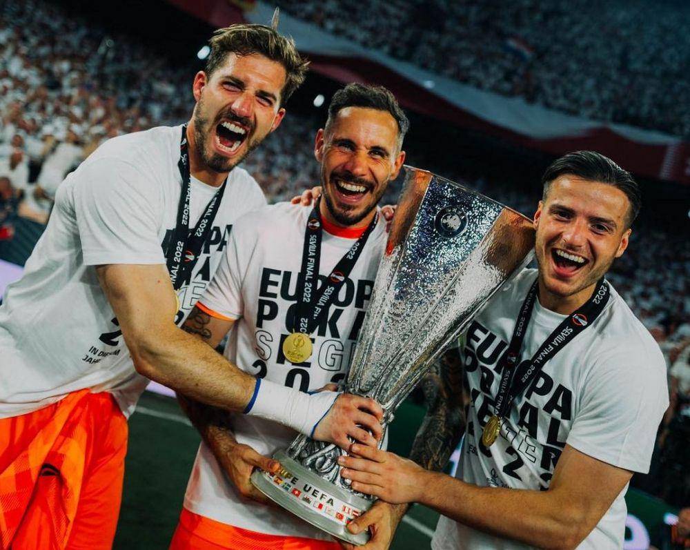 Pemain Eintracht Frankfurt saat merayakan juara Liga Europa 2021/2022. (instagram.com/eintrachtfrankfurt)