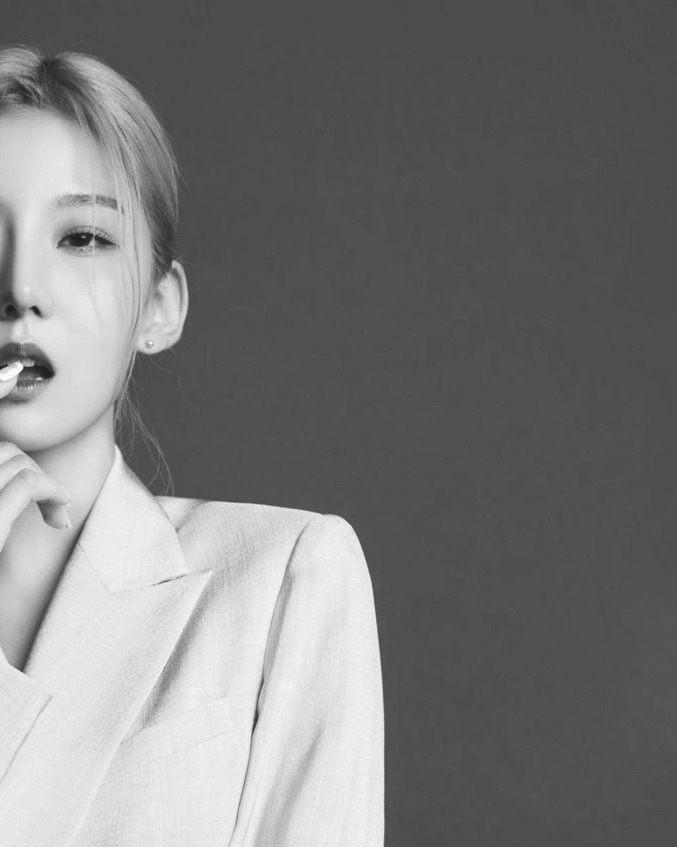 Han Yewon mimiirose untuk single album AWESOME (twitter.com/mimiirose_YESIM)