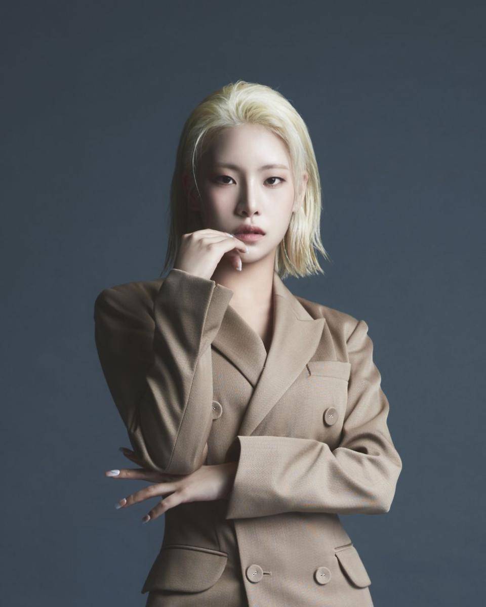 Yoon Jia mimiirose untuk single album AWESOME (twitter.com/mimiirose_YESIM)