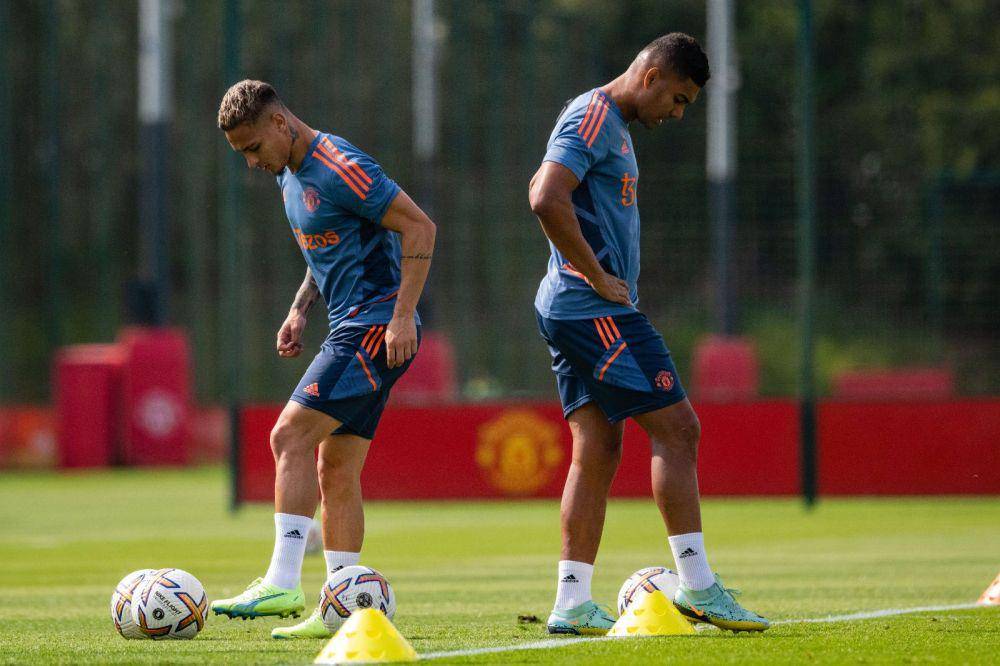 Antony dan Casemiro (twitter.com/antony00)