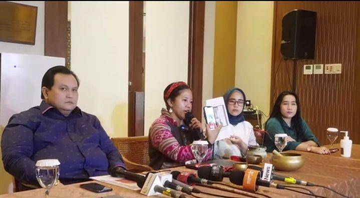 potret Mbak Rara dan kuasa hukum (youtube.com/Cumicumi)