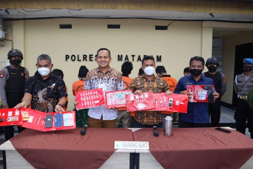 Barang bukti yang diamankan polisi. (dok. Polresta Mataram)