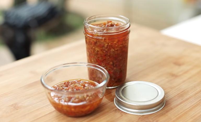 10 Tips Membuat Sambal Bawang ala Bu Rudy yang Sedap dan Awet
