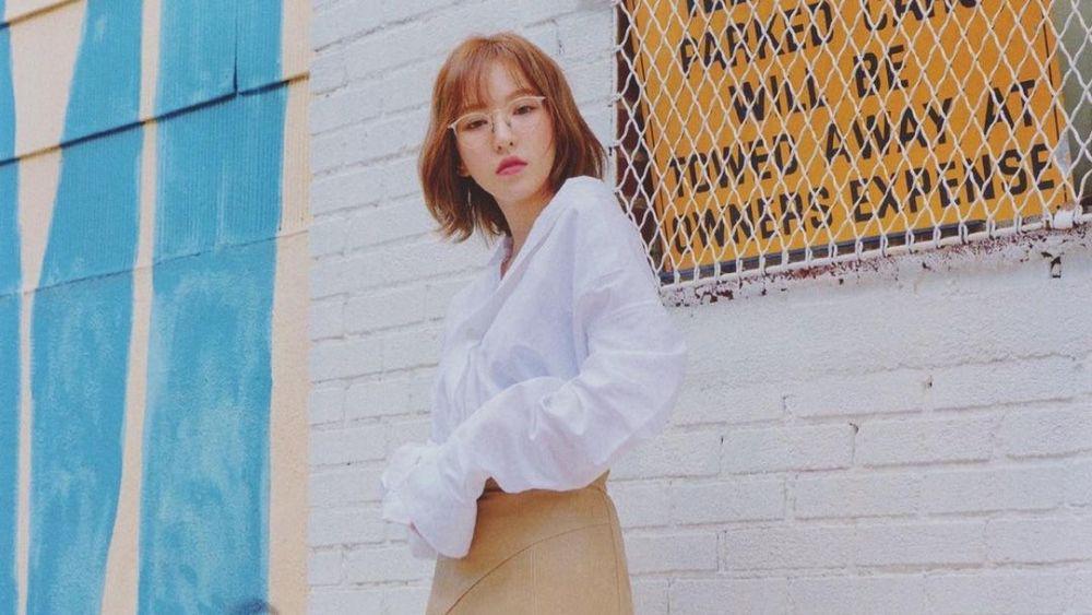 9 Ide Gaya Foto ala Wendy Red Velvet agar Terlihat Lebih Tinggi