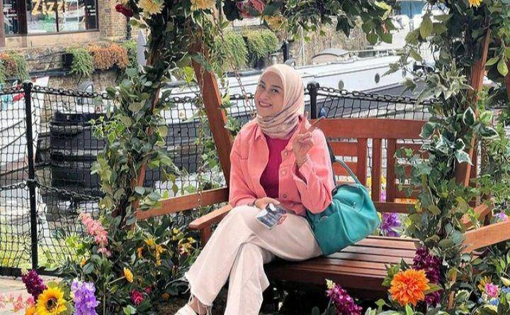 Nina Zatulini saat di Inggris (instagram.com/ninazatulini22)