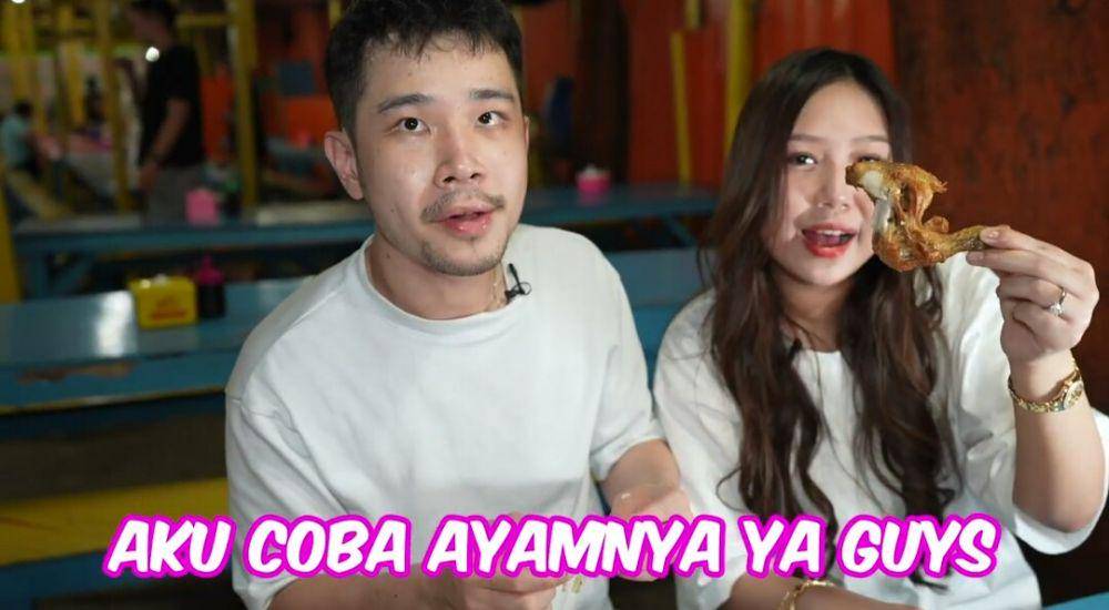 Jess No Limit pertama kali ajak Sisca Kohl makan pecel lele di tempatnya langsung. (youtube.com/Jess No Limit)