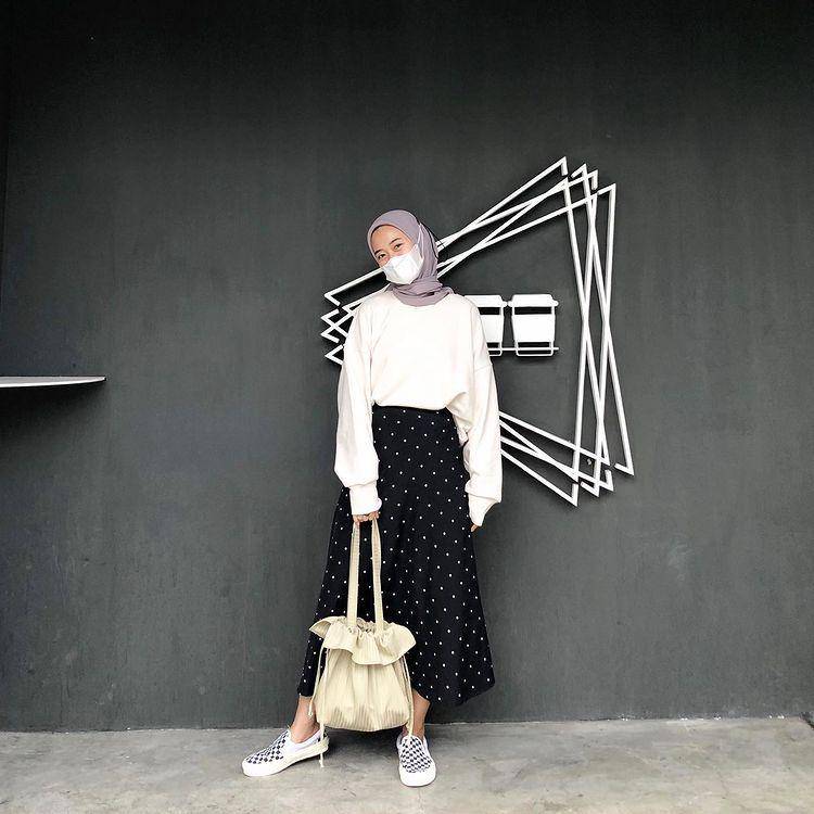 potret Ayu Fuziyanti yang memakai atasan putih (instagram.com/ayufuziyantii)