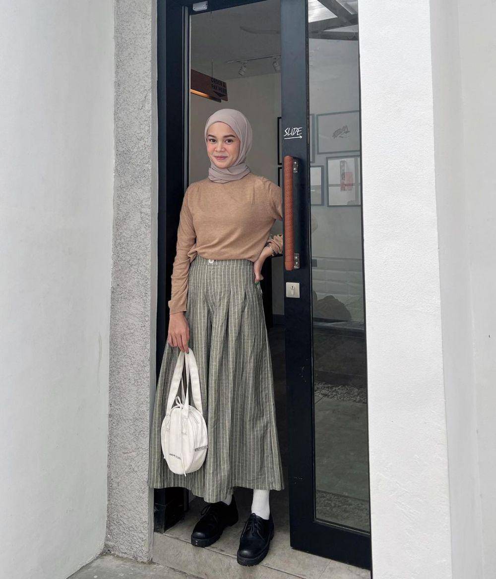 ide padu padan outfit motif stripe ala Yure Zalina (instagram.com/yurezalina)
