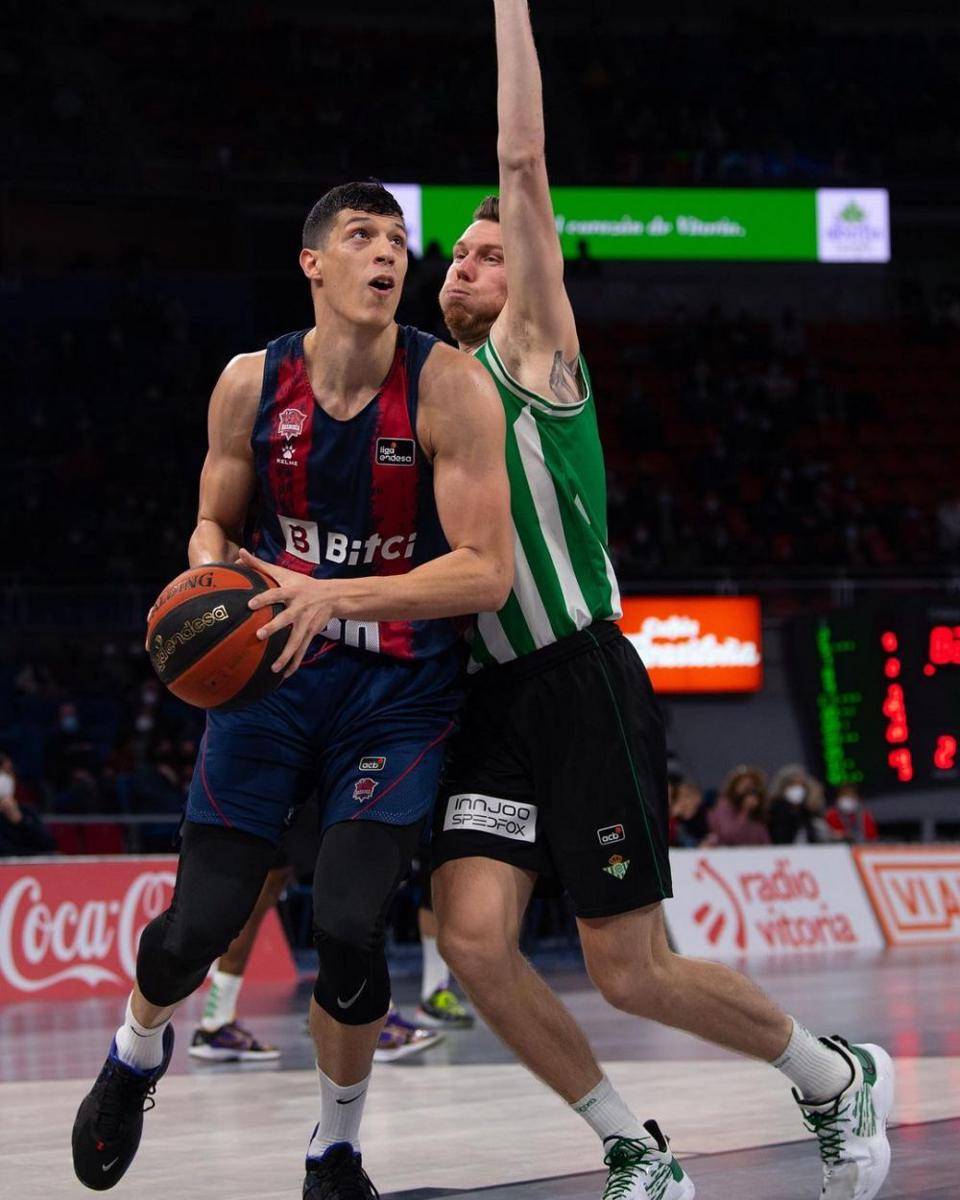 Simone Fontecchio saat membela CD Baskonia. (instagram.com/simonfonte_)