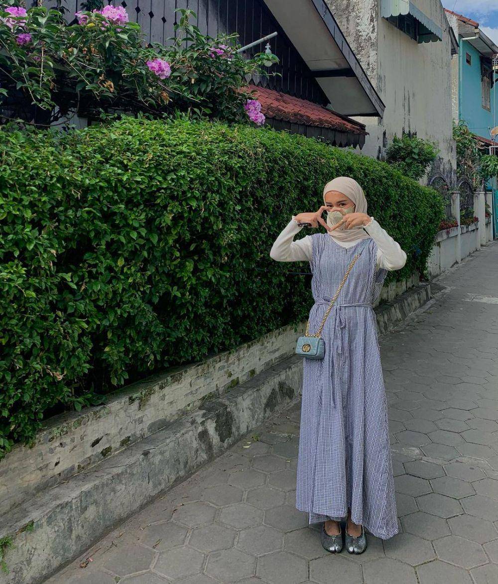 ide padu padan outfit motif stripe ala Yure Zalina (instagram.com/yurezalina)