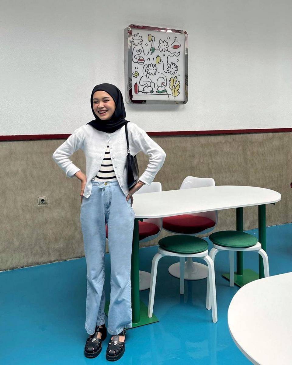 ide padu padan outfit motif stripe ala Yure Zalina (instagram.com/yurezalina)