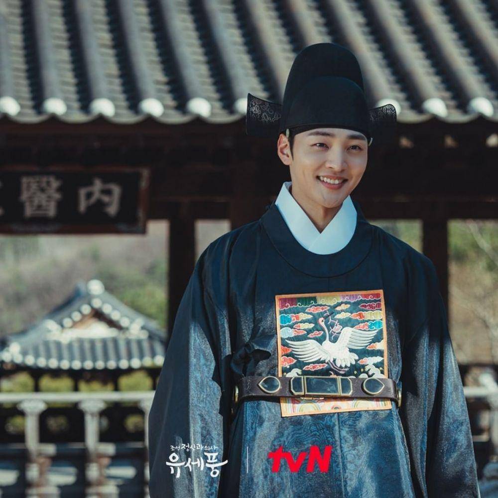 potret Kim Min Jae di balik layar drama Poong, The Joseon Psychiatrist (instagram.com/tvn.asia)