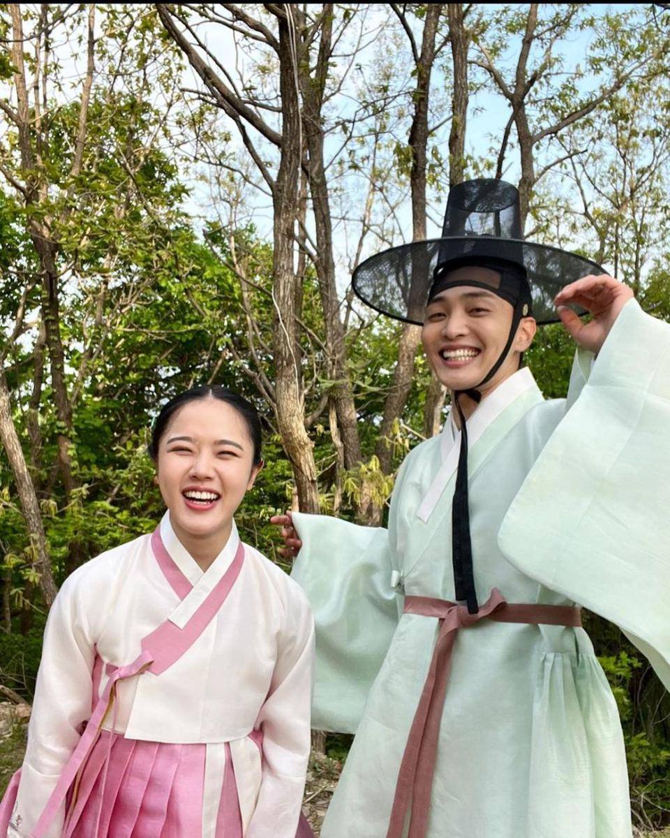 potret Kim Min Jae di balik layar drama Poong, The Joseon Psychiatrist (instagram.com/real.be)
