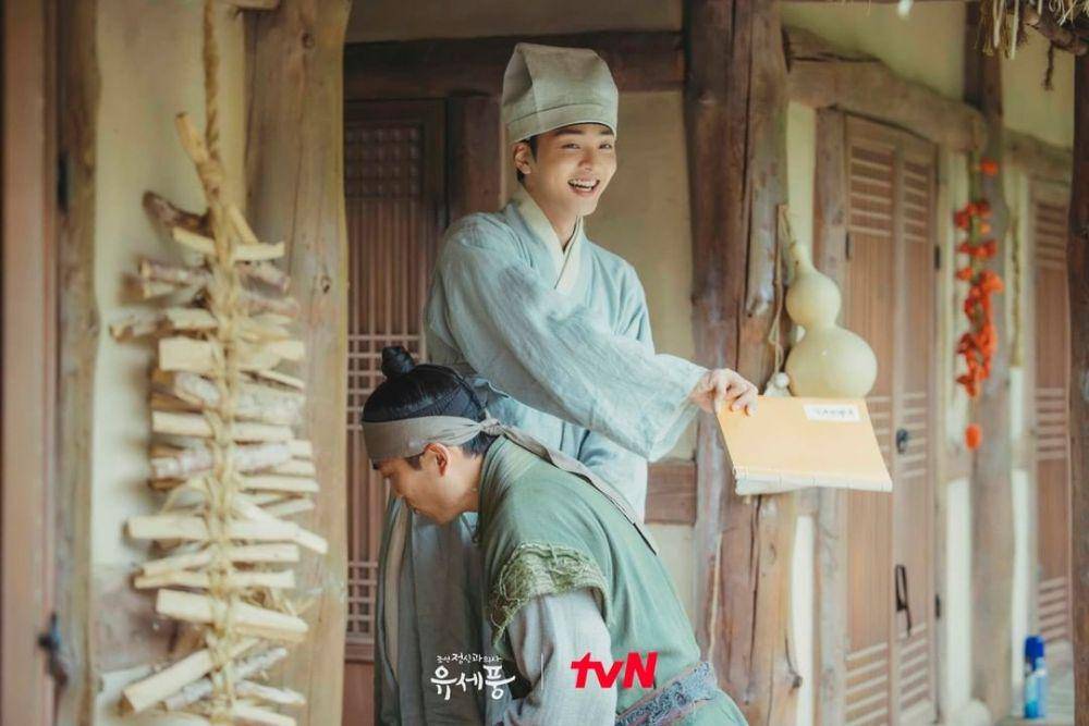 potret Kim Min Jae di balik layar drama Poong, The Joseon Psychiatrist (instagram.com/tvn.asia)