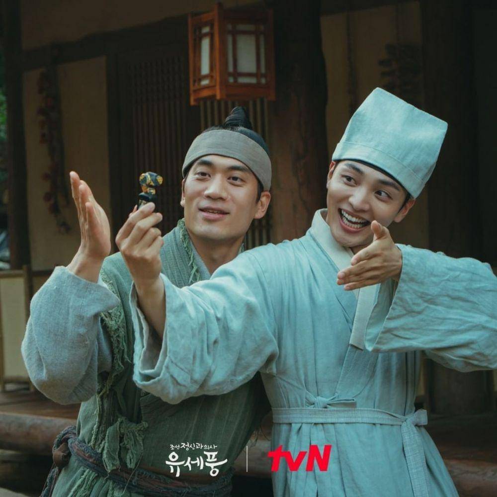 potret Kim Min Jae di balik layar drama Poong, The Joseon Psychiatrist (instagram.com/tvn.asia)