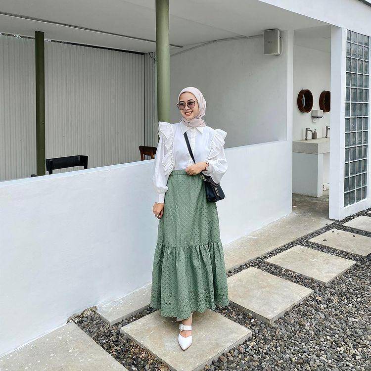 potret Ayu Fuziyanti yang memakai atasan putih (instagram.com/ayufuziyantii)