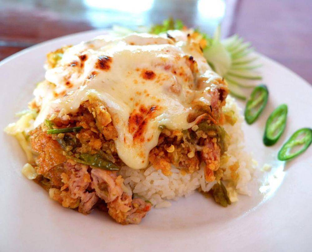 ayam crispy mozzarella (instagram.com/elbariltoresto)