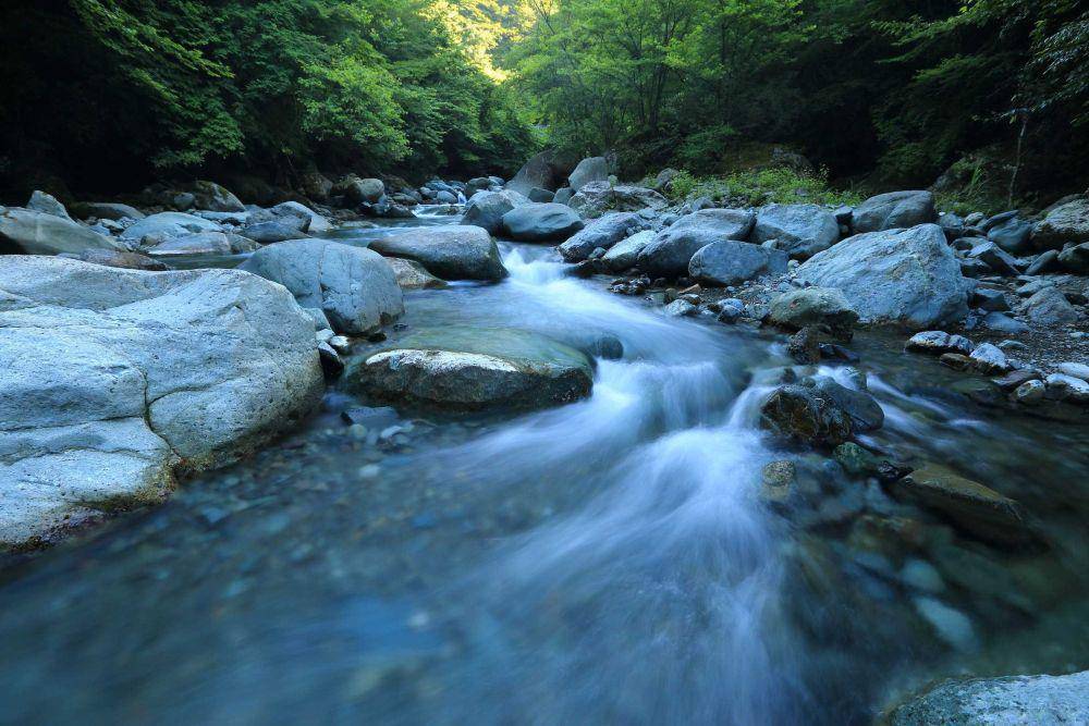 ilustrasi sungai (unsplash.com/@kazuend)
