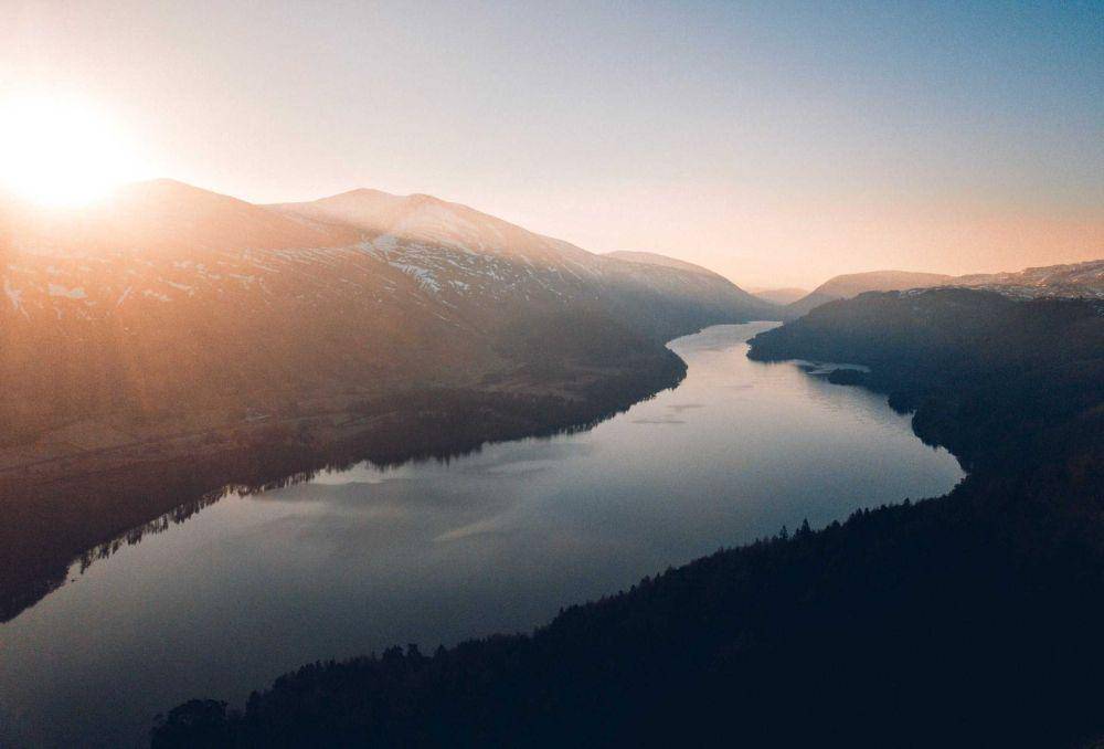 ilustrasi sungai (unsplash.com/@jack_anstey)