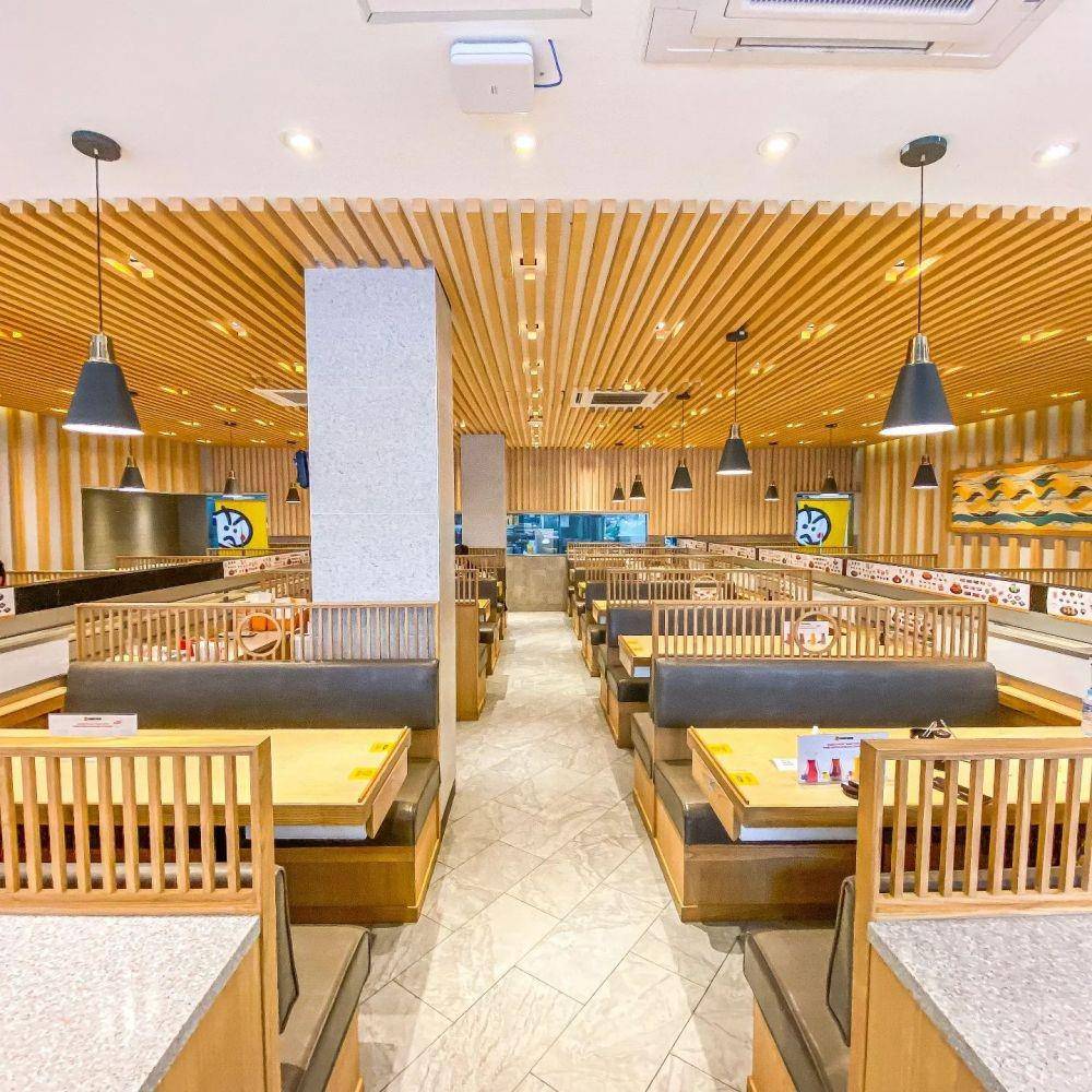 Potret interior ruangan di Genki Sushi (instagram.com/genkisushiindonesia)
