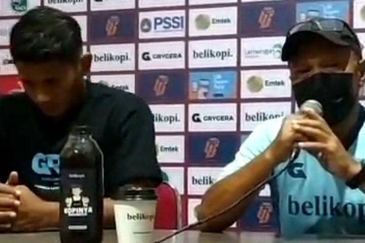 Pelatih Persela Lamongan Fahri Husaini saat memberikan keterangan kepada wartawan. IDN Times/Istimewa