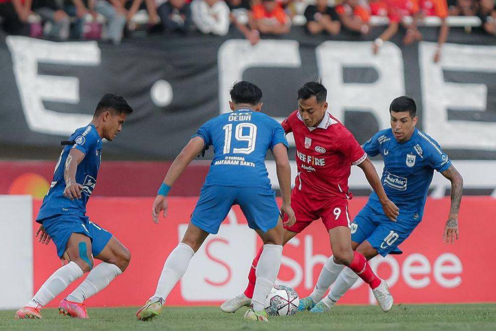 Potret laga Persis Solo melawan PSIS Semarang di pekan ke-8 Liga 1 2022/2023. (instagram.com/persisofficial)