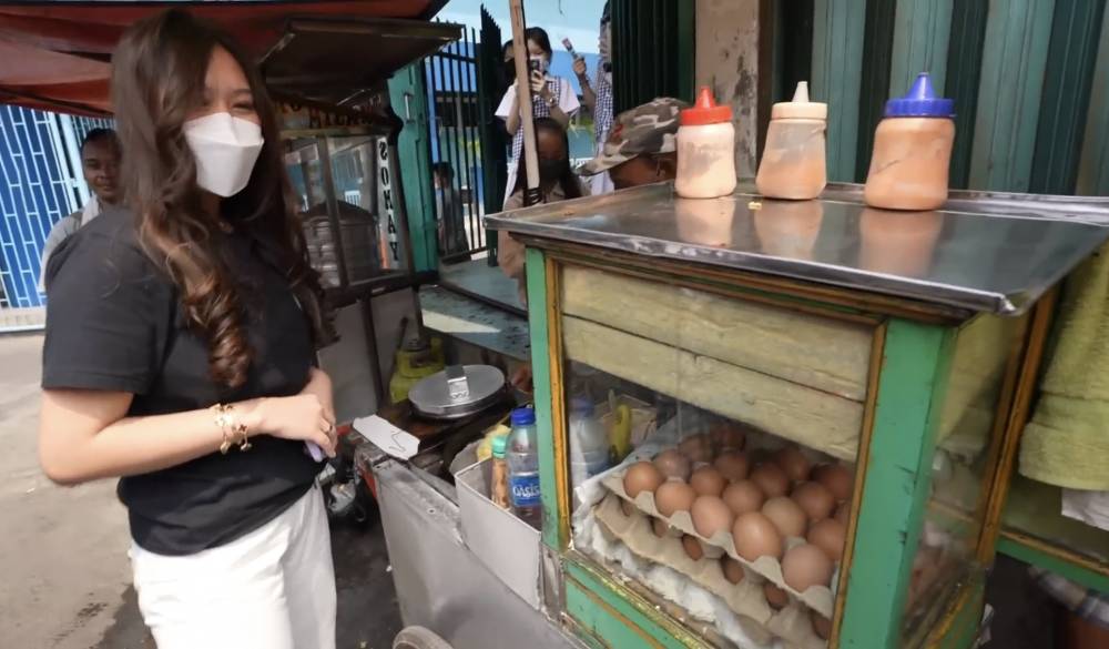 momen Sisca Kohl coba jajanan sekolah Jess No Limit (youtube.com/jessnolimit)