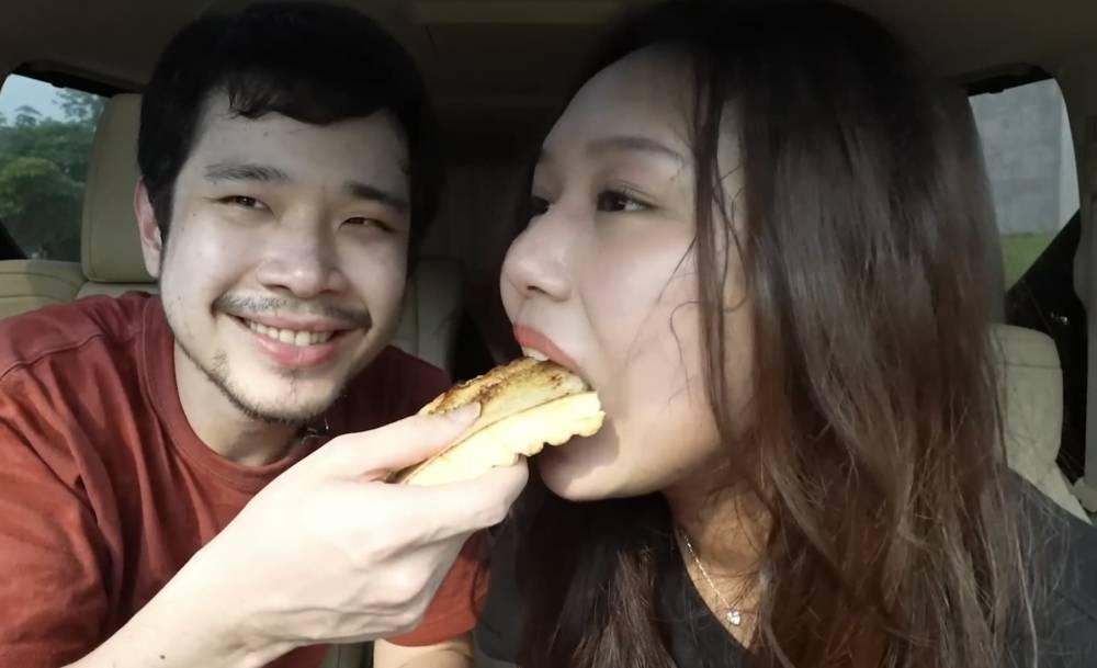 momen Sisca Kohl coba jajanan sekolah Jess No Limit (youtube.com/jessnolimit)