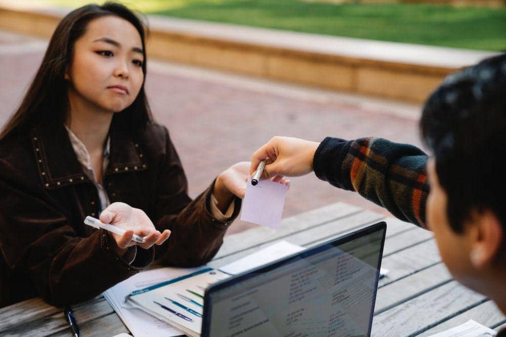 ilustrasi pasangan bertengkar (pexels.com/George Pak)