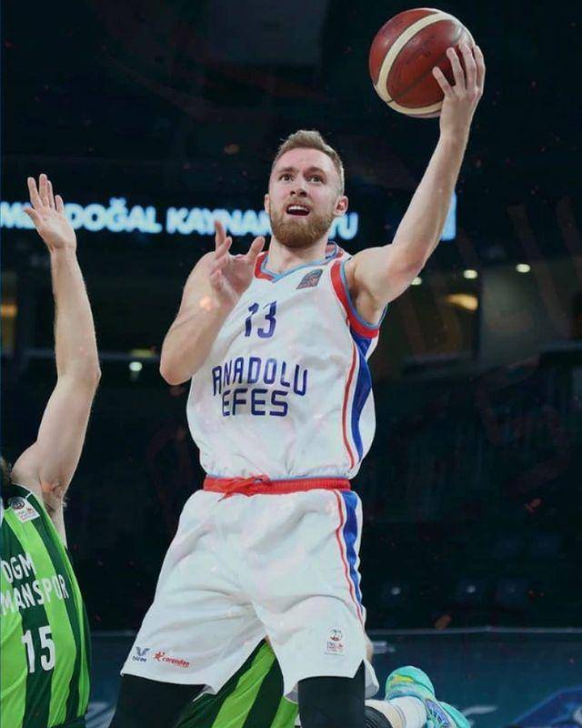 Dzanan Musa saat berseragam Anadolu Efes. (instagram.com/dzananmusa)