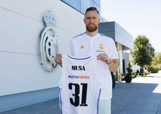 Dzanan Musa diperkenalkan sebagai pemain baru Real Madrid. (instagram.com/dzananmusa)