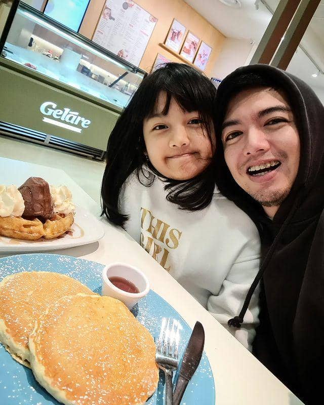 potret Nicky Tirta dan anak perempuannya (instagram.com/putridelinaa)