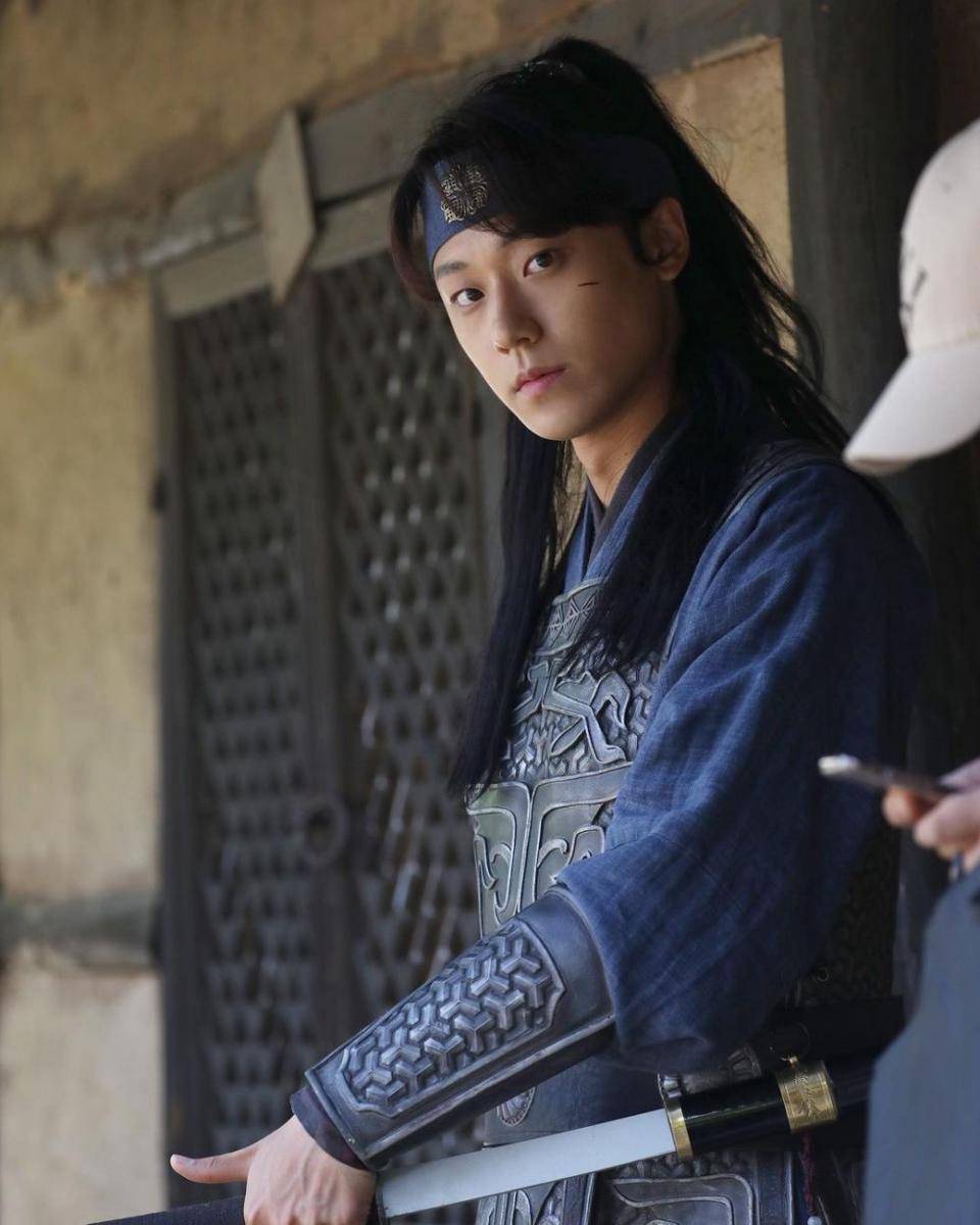 Lee Do Hyun di Drama Hotel del Luna (instagram.com/ldh_sky)